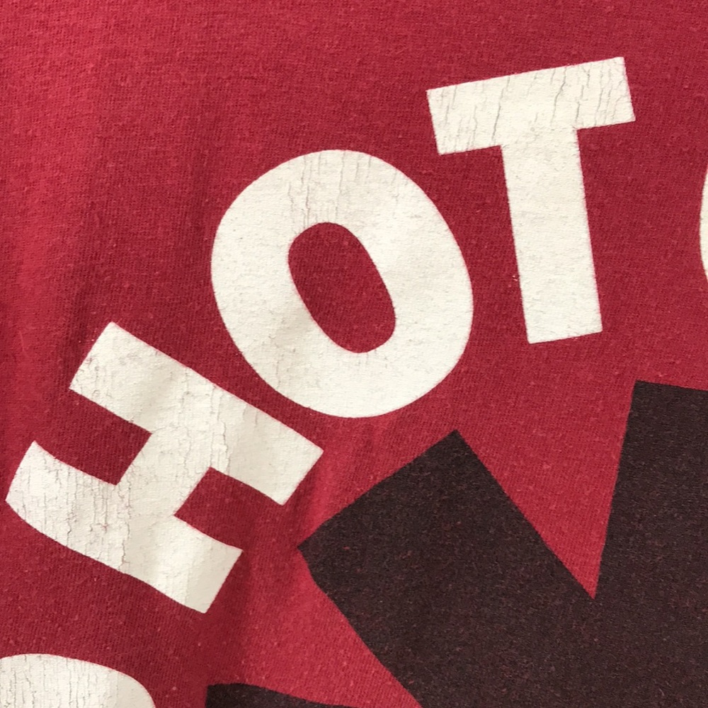 VTG Red Hot Chili Peppers logo tee Sz Med black star white spellout on deep red - Picture 2 of 7
